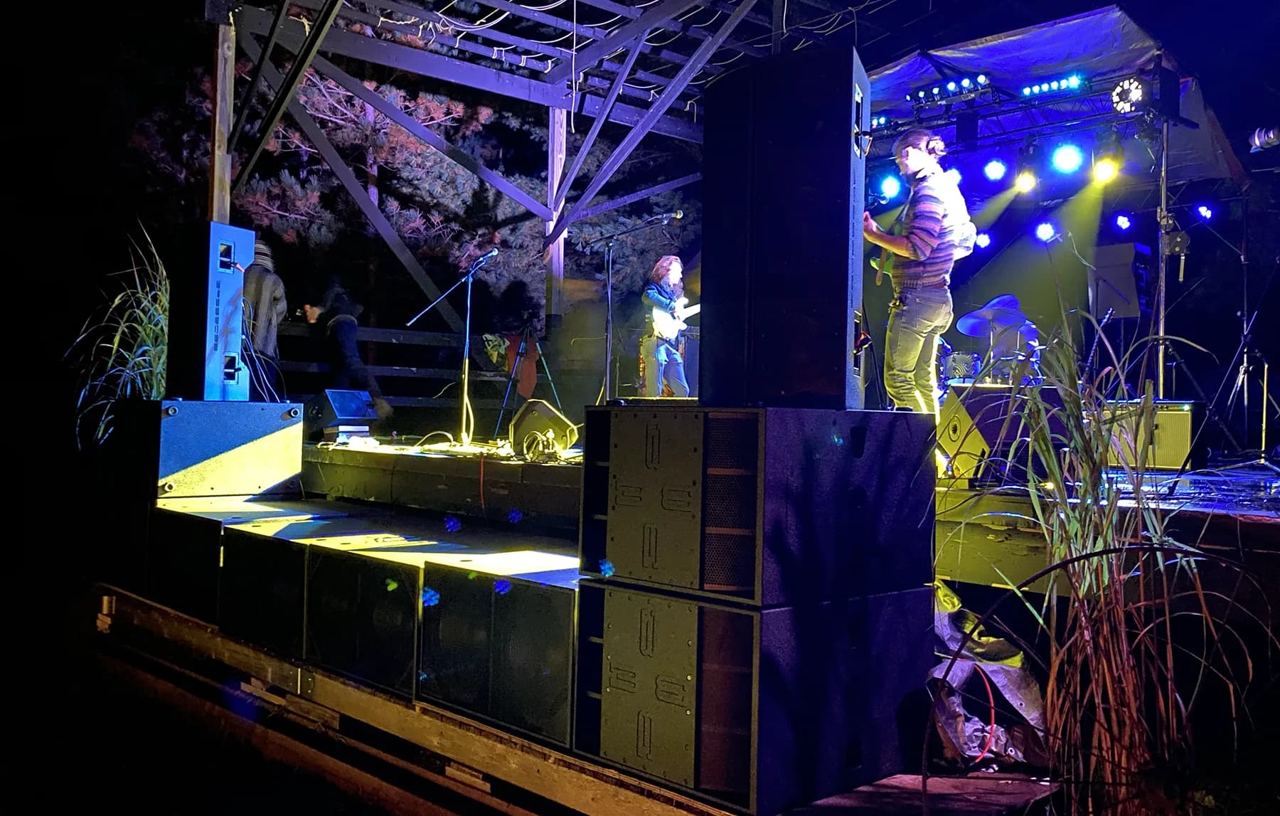 AT312-MK3 apilado en el escenario