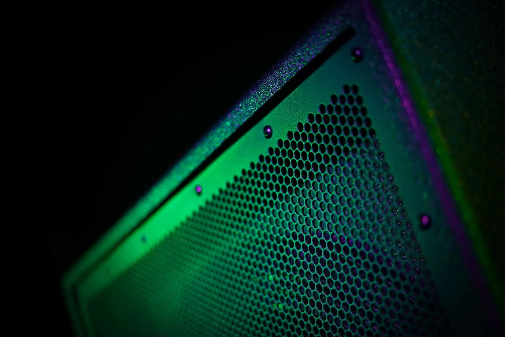 DJ18S-MK3 en iluminación dramática a color