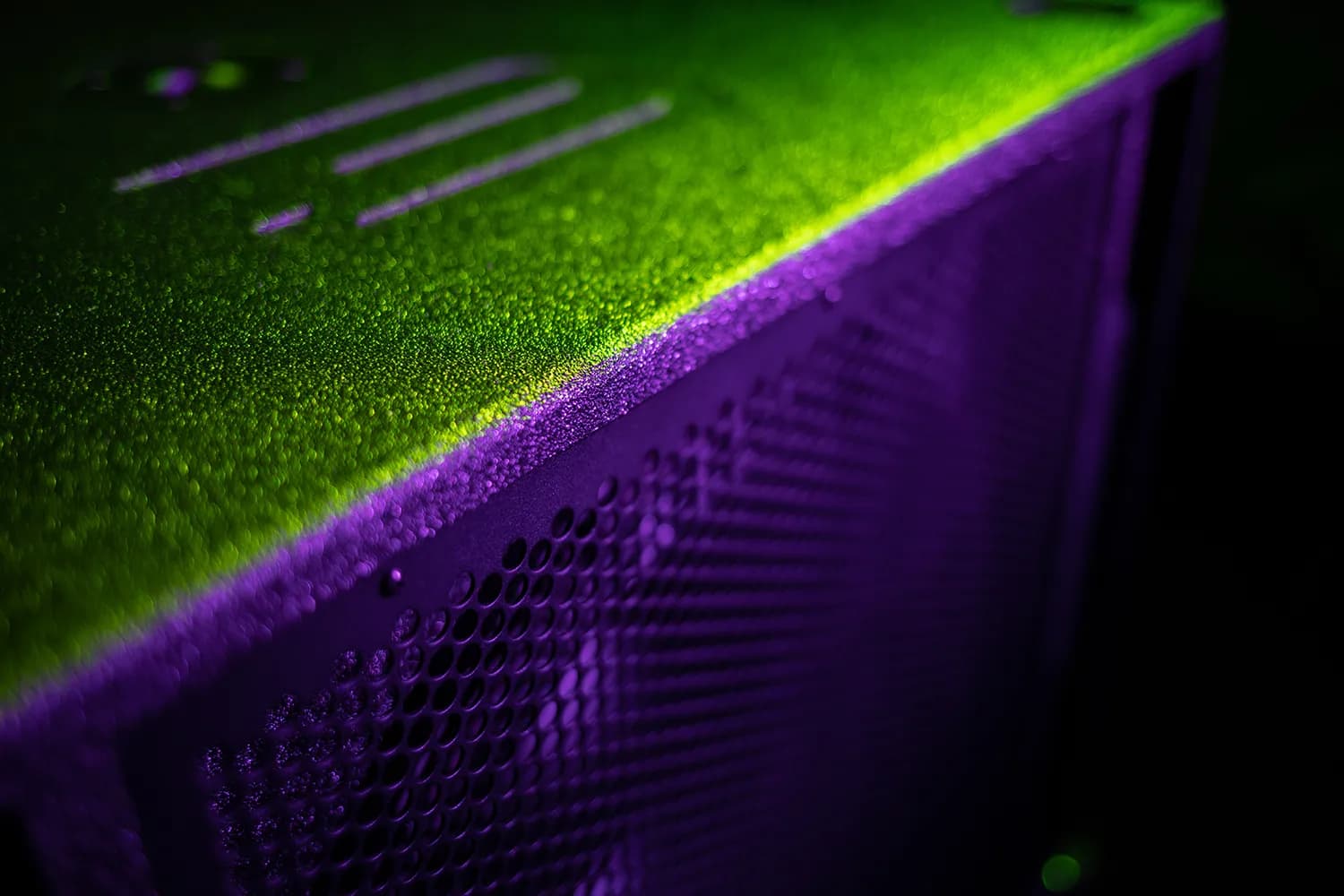 Detalle del gabinete del SSP118-MK3 mostrando la calidad de construcción