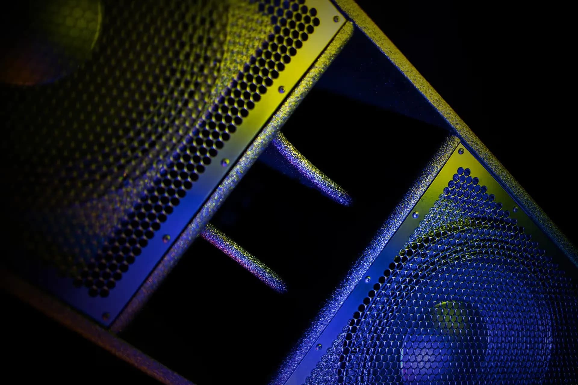 Detalle del panel frontal del SSP215-MK3 en iluminación de estudio