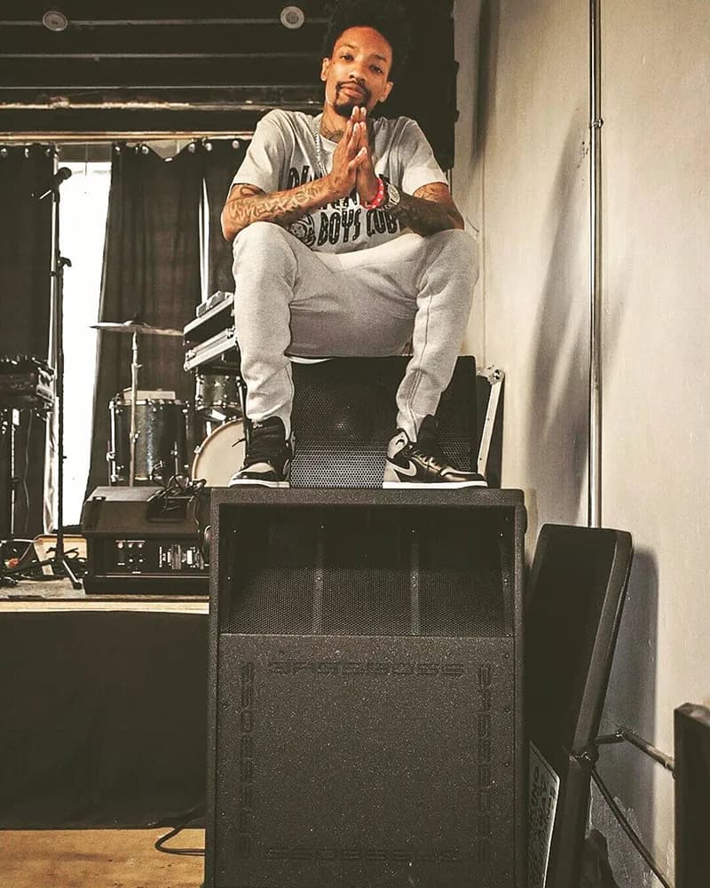 DJ en un VS21-MK3 en un evento de playa